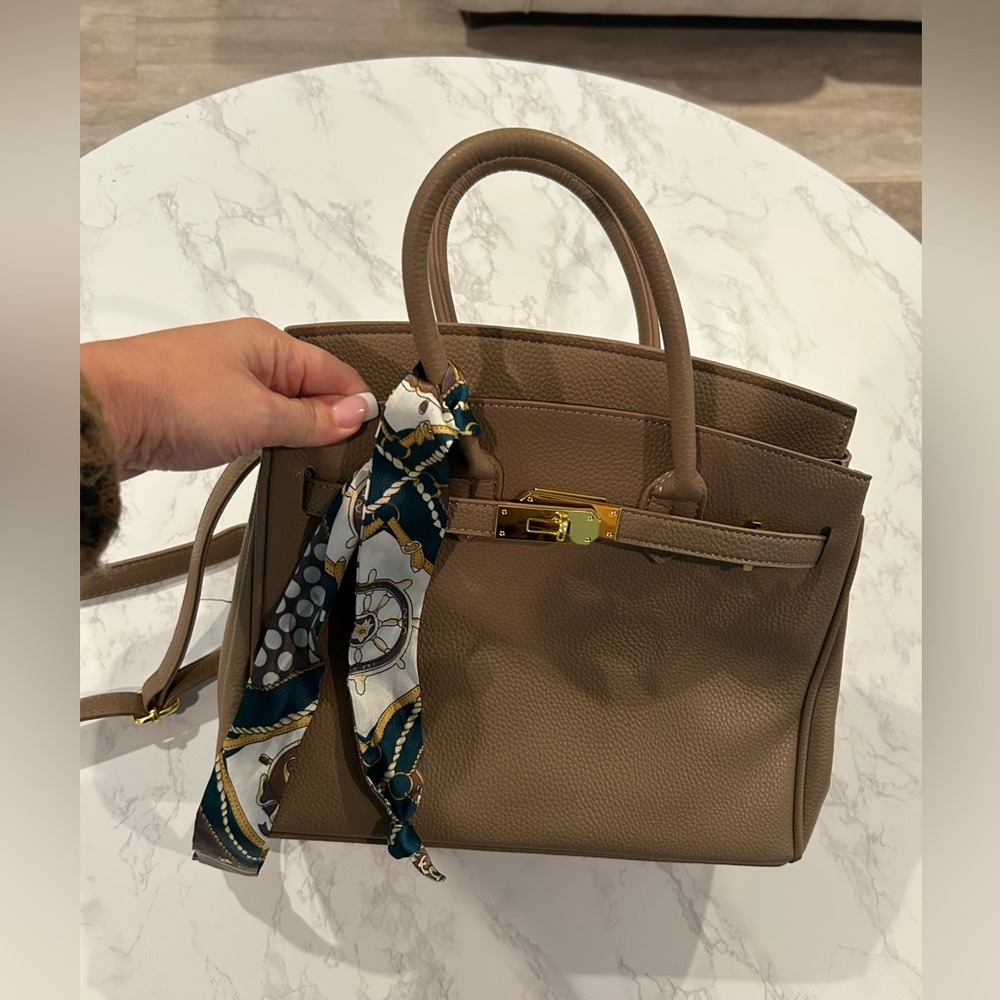 Elegant Tan Shoulder Bag - Picture 4 of 5